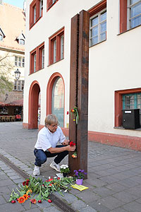 Gedenken an Robert Limpert zum 75. Jahrestag seiner Ermordung am 18. April 2020 an der Gedenkstele in Ansbach. Foto: Alexander Biernoth